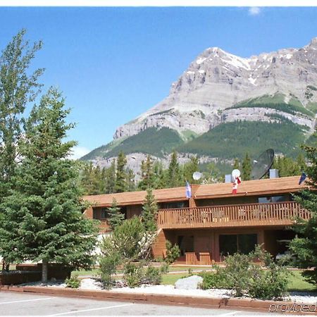 The Crossing Hotel Saskatchewan River Crossing Bagian luar foto