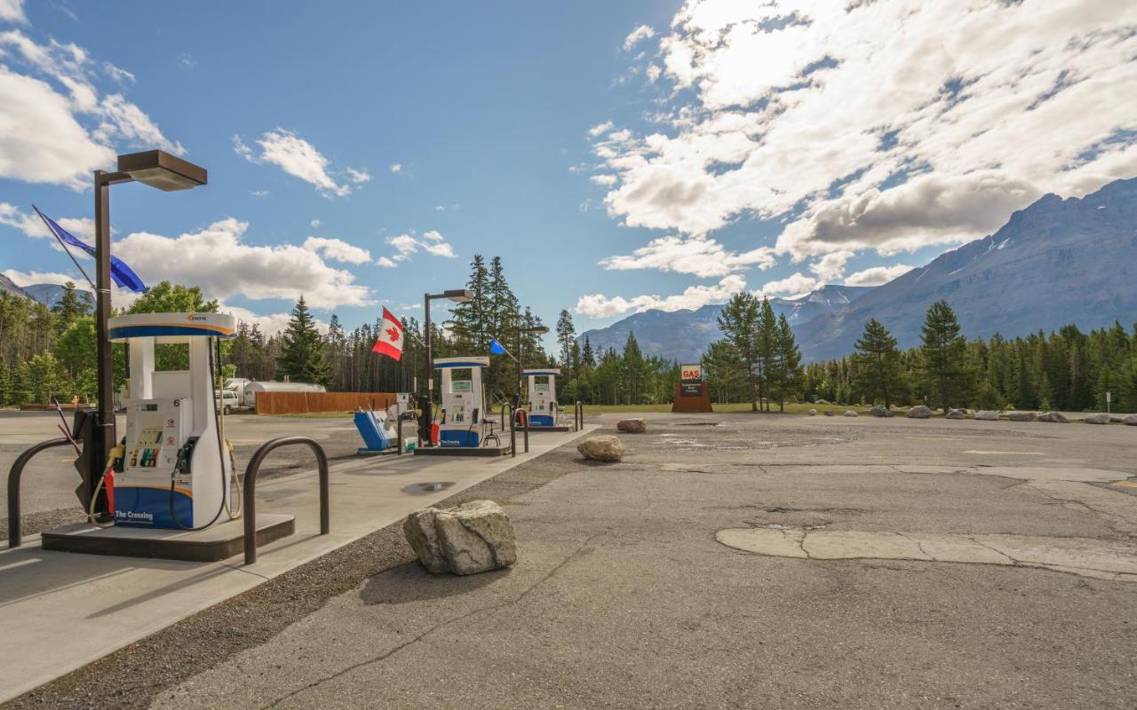 The Crossing Hotel Saskatchewan River Crossing Bagian luar foto